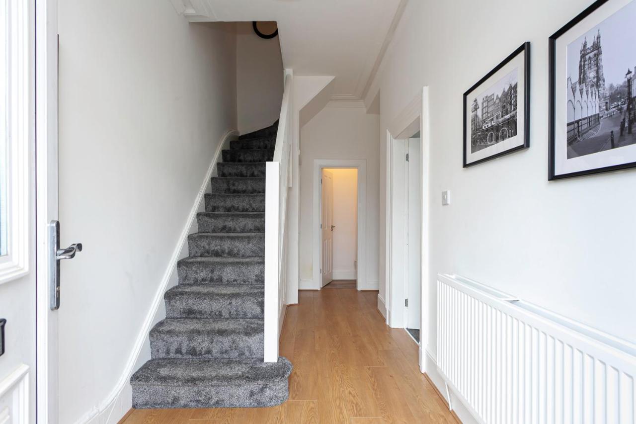 Spacious Comfortable House Close To Etihad Casa de férias Manchester
