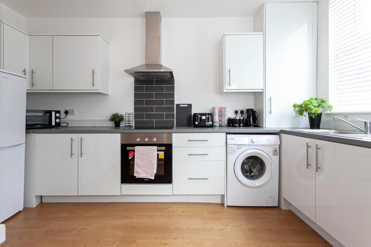 Casa de férias Spacious Comfortable House Close To Etihad Manchester